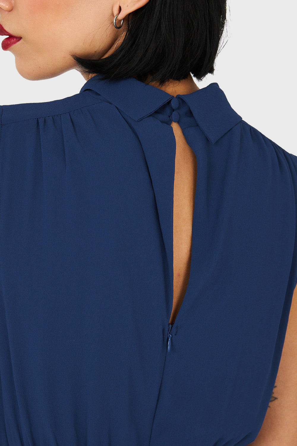 Vestido Cuello Alto Azul Marino