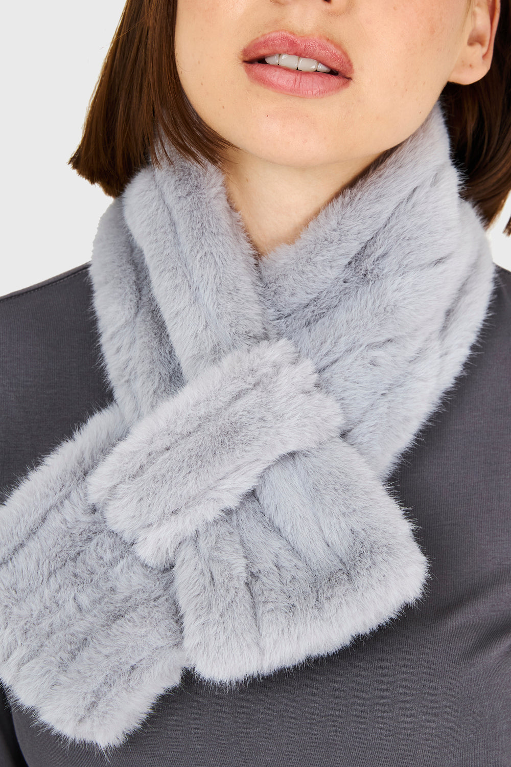 Cuello Tipo Piel Gris