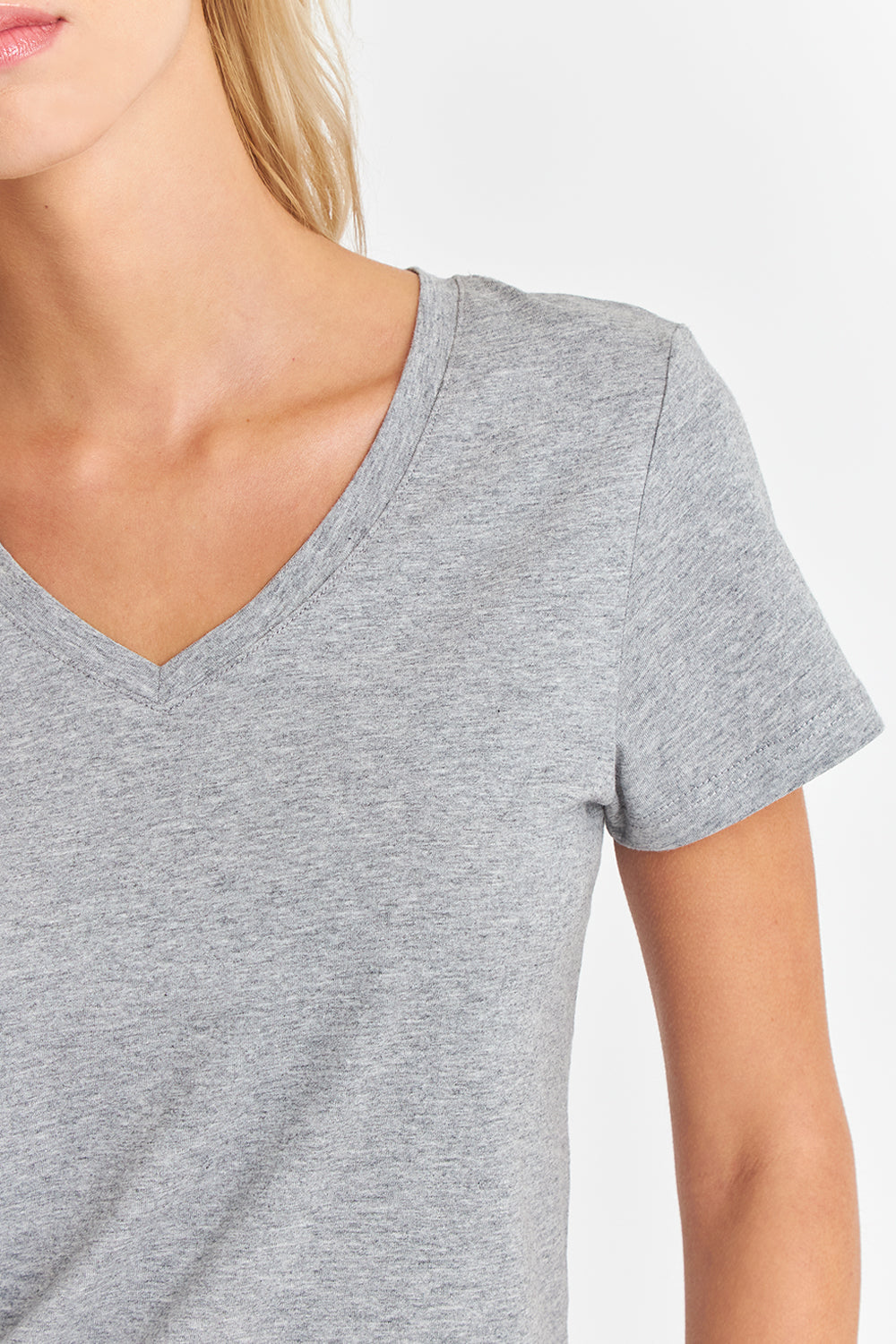 Polera Escote en V Básica Gris