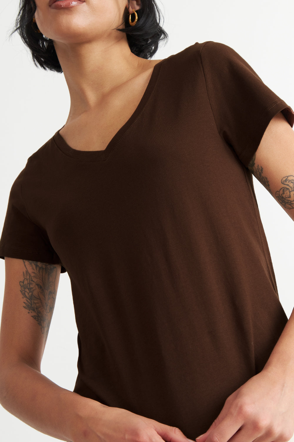 Polera Escote en V Básica Café