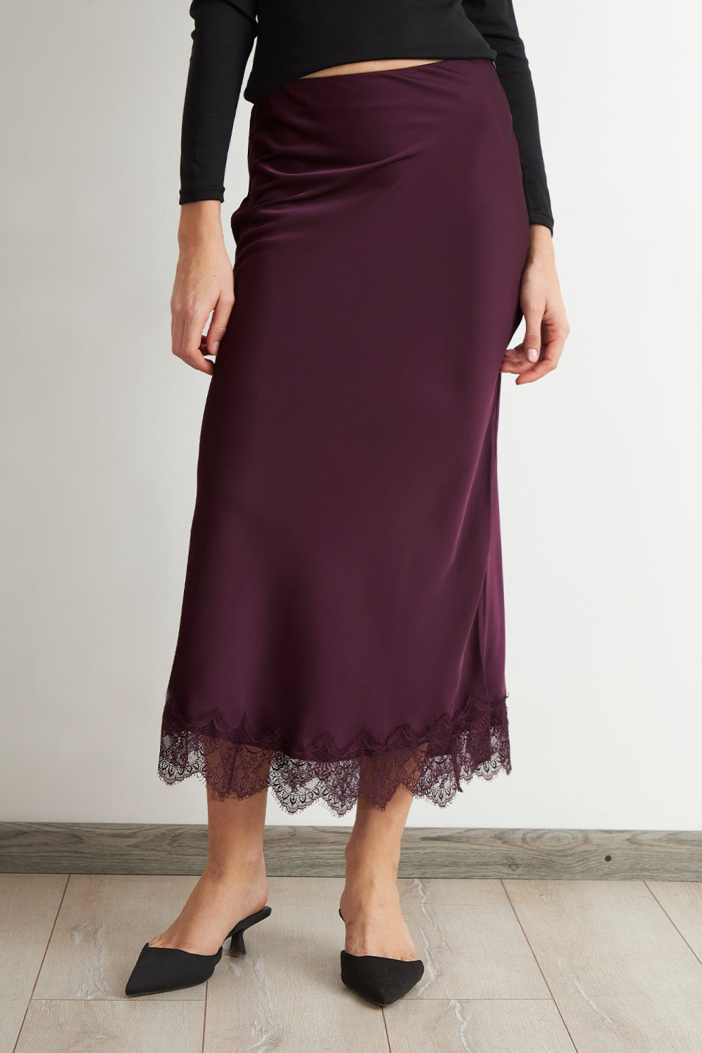 Falda Satín Encaje en Ruedo Burdeo