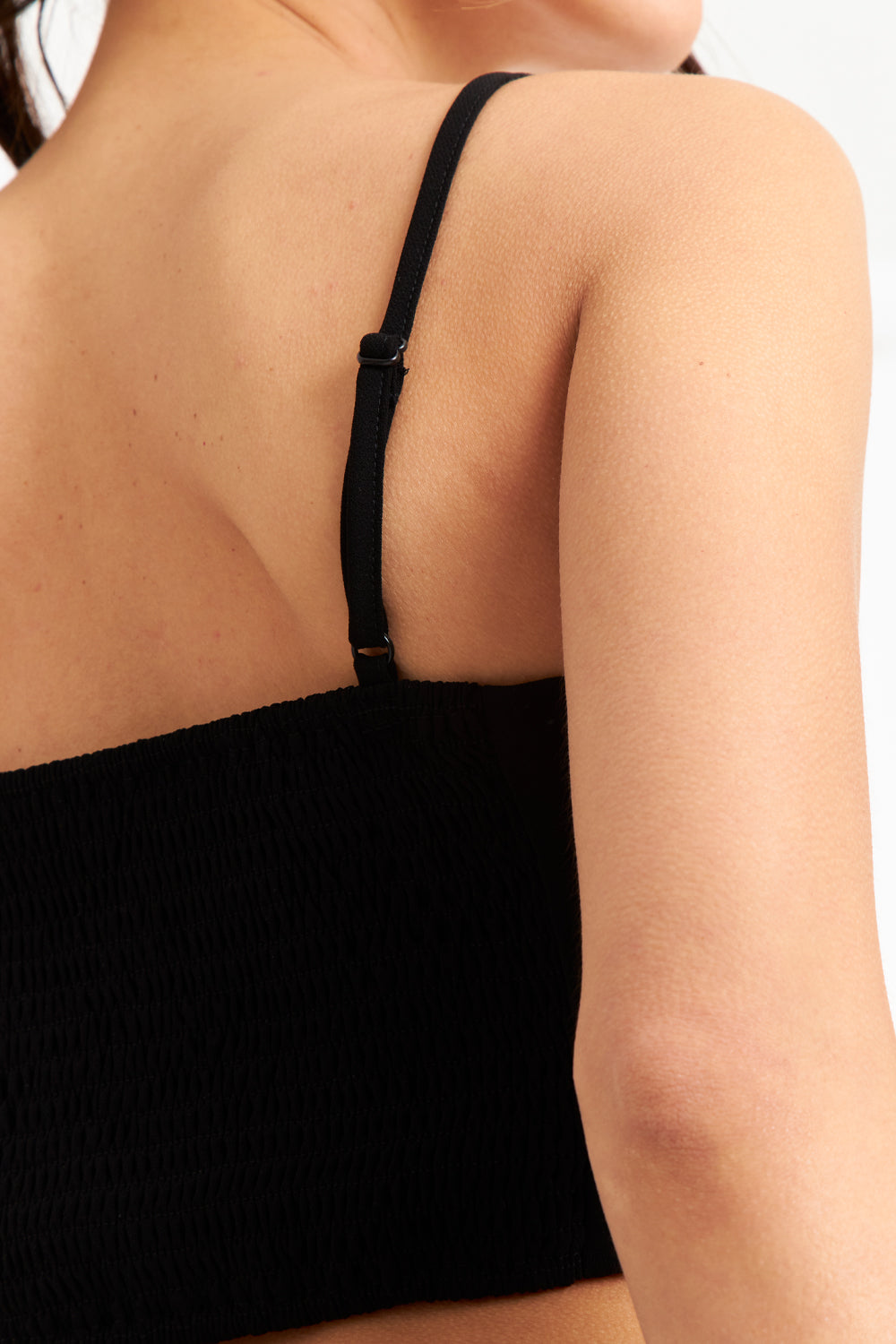 Crop Top Espalda Elasticada Negra