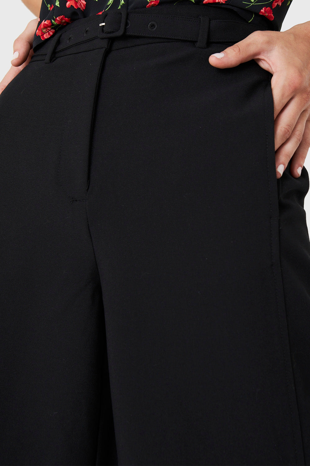 Pantalón Cropped Cinturón Negro