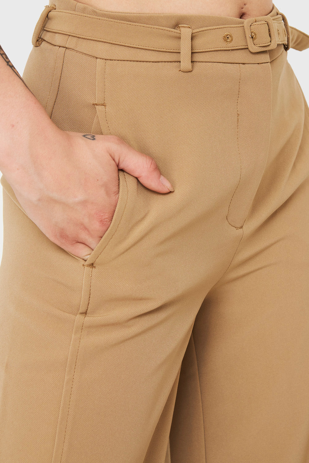 Pantalón Cropped Cinturón Khaki