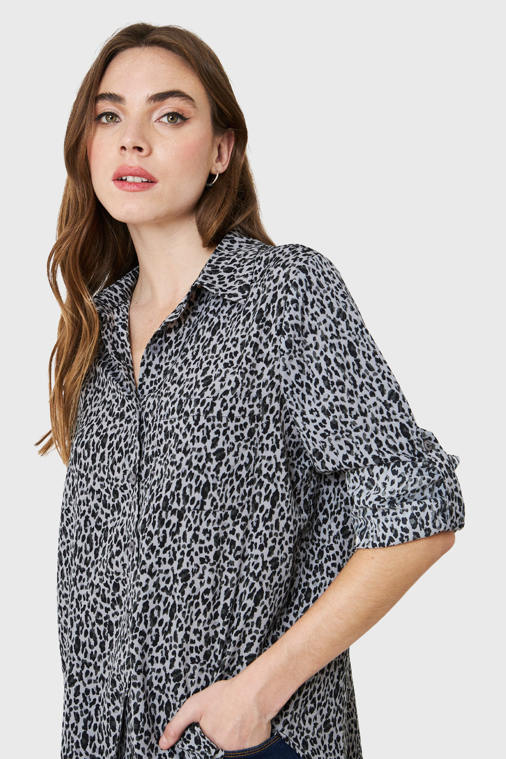 Blusa Bolsillo Animal Print Gris