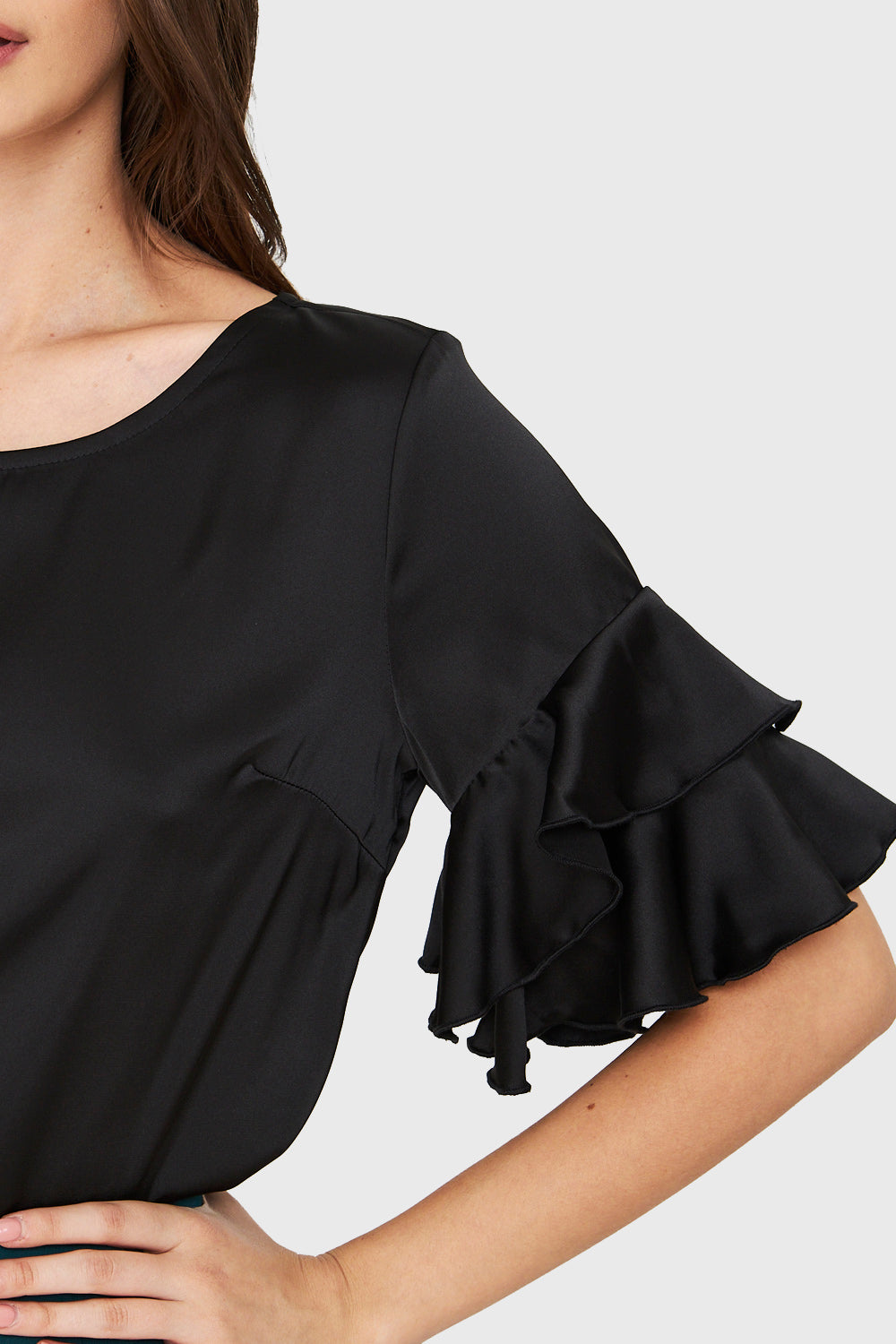 Blusa Tipo Satín Vuelos Negro