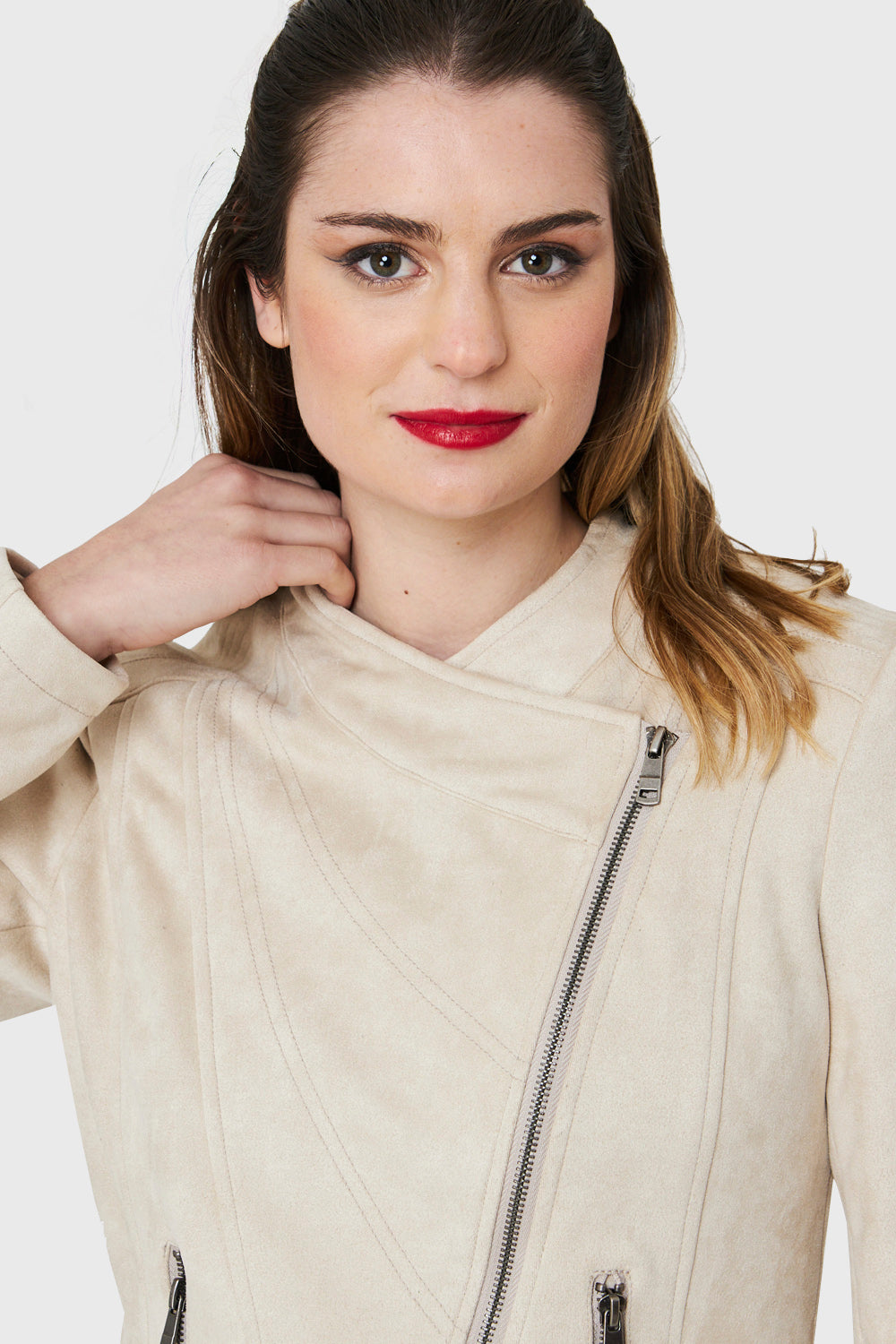 Chaqueta Tipo Gamuza Cierre Diagonal Crema