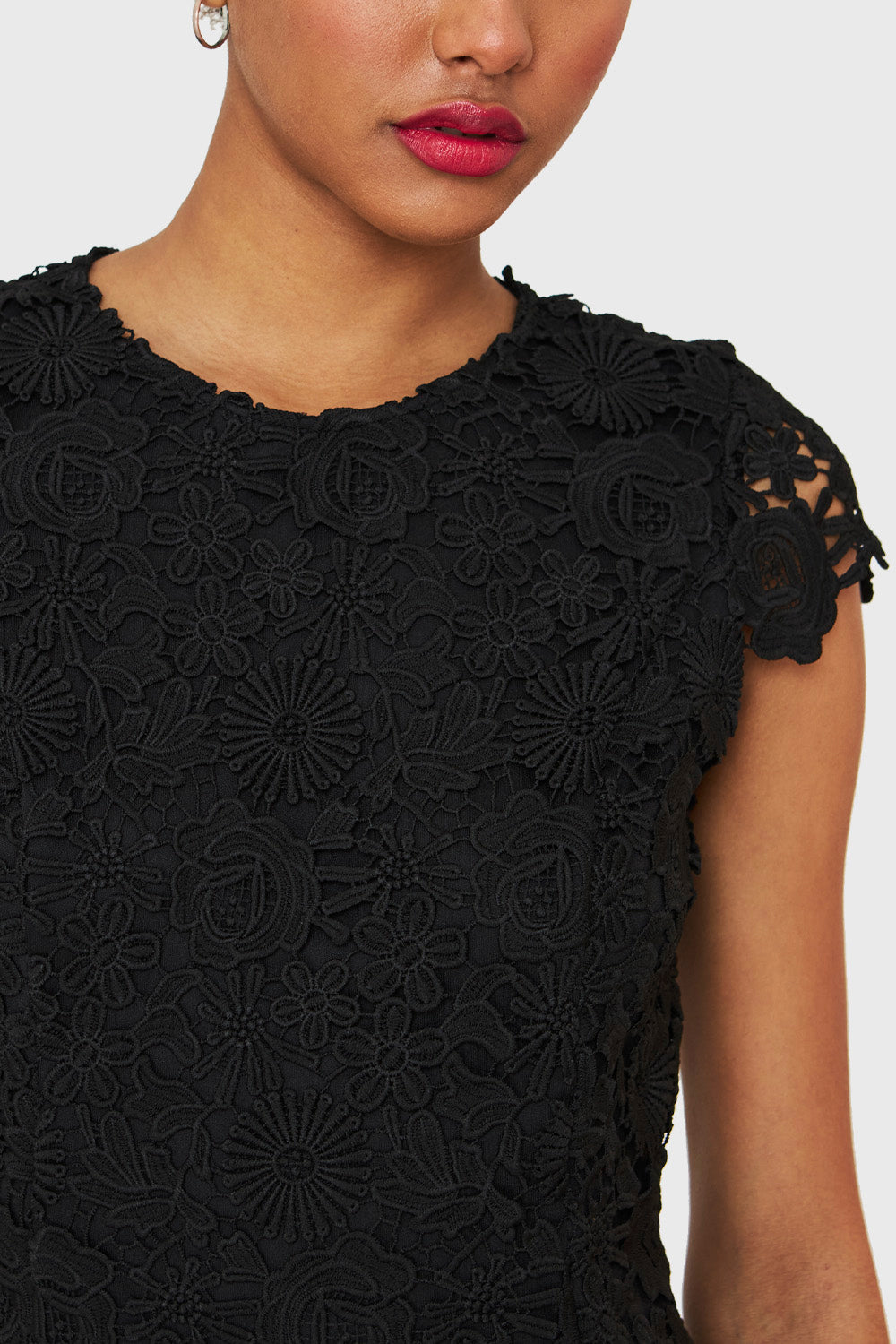 Vestido Calado Floral Negro