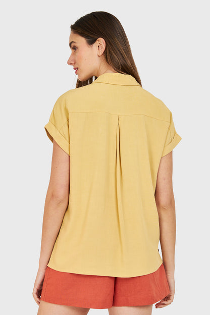 Camisa Manga Corta Con Dobladillo Amarillo