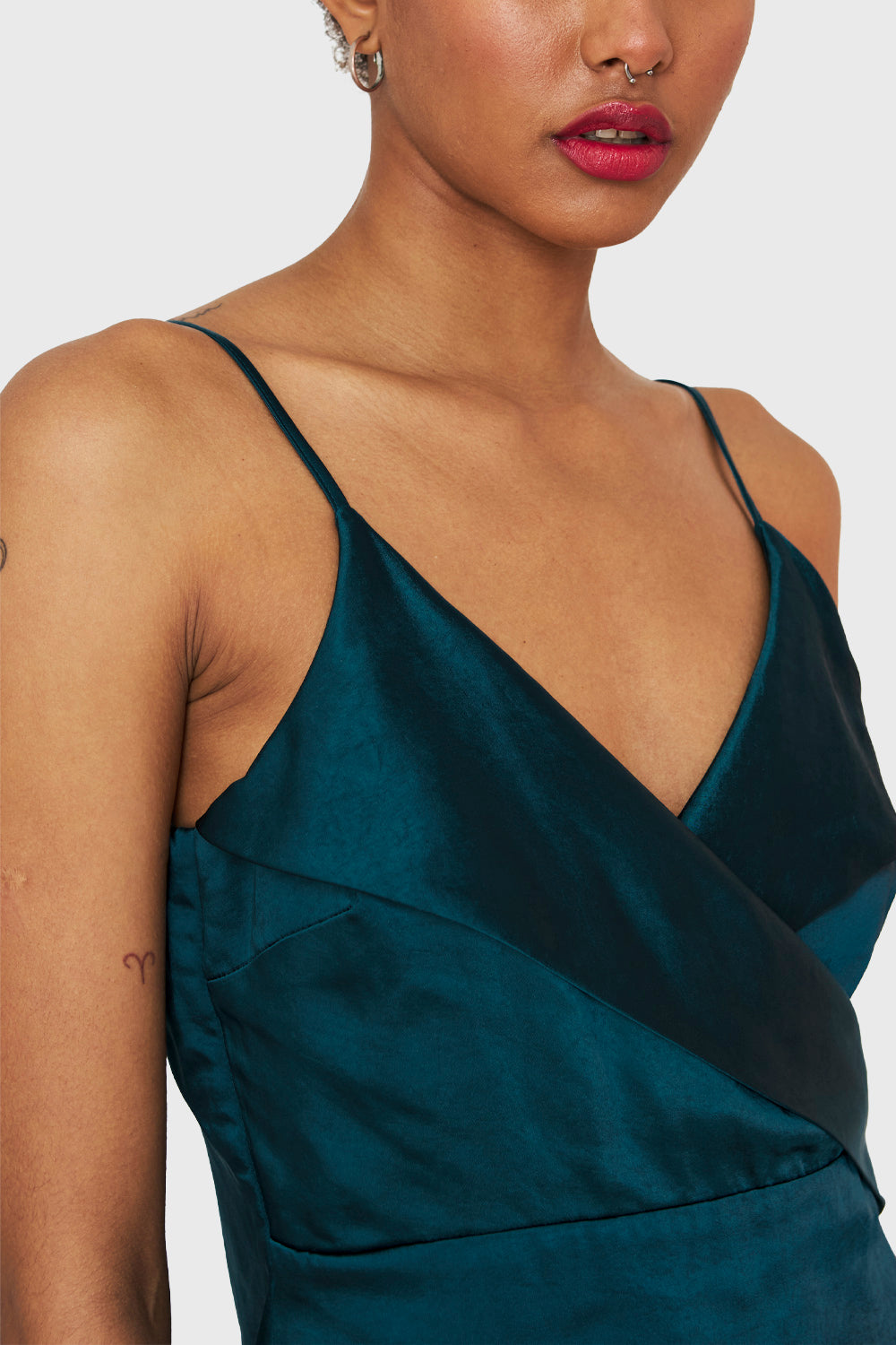 Vestido Corto Tipo Satín Verde Petróleo