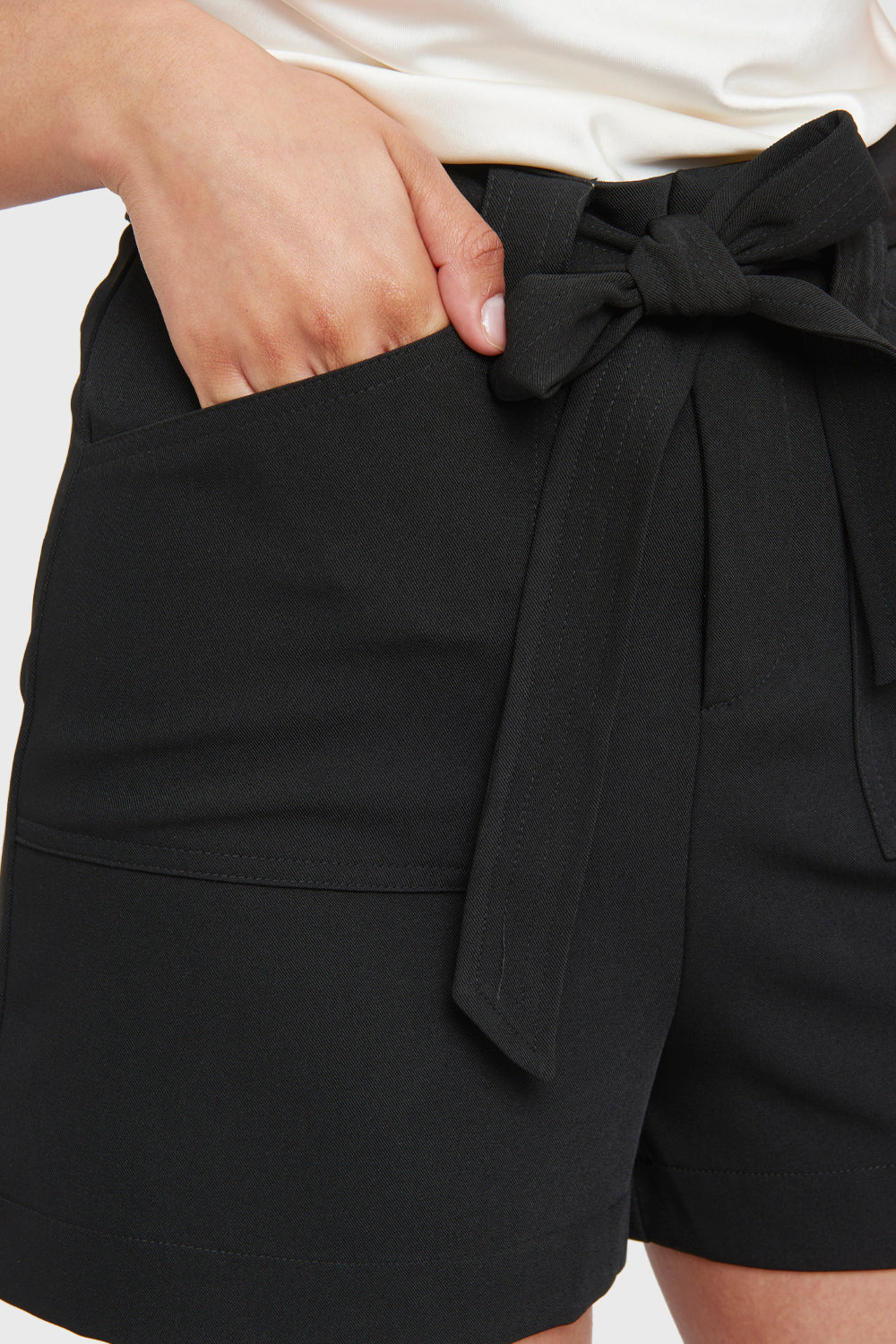 Short Tiro Alto Lazo Negro