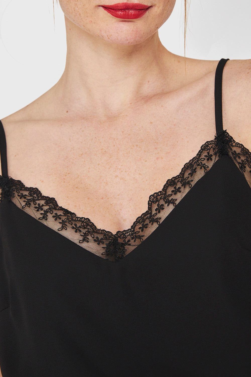 Blusa Escote V Encaje Negro