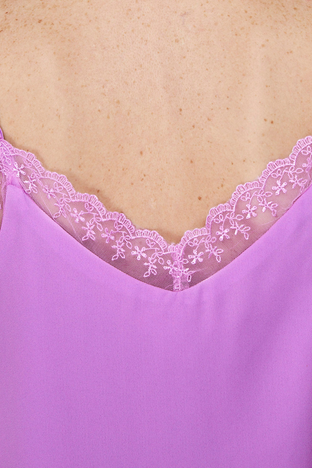 Blusa Escote V Encaje Lila