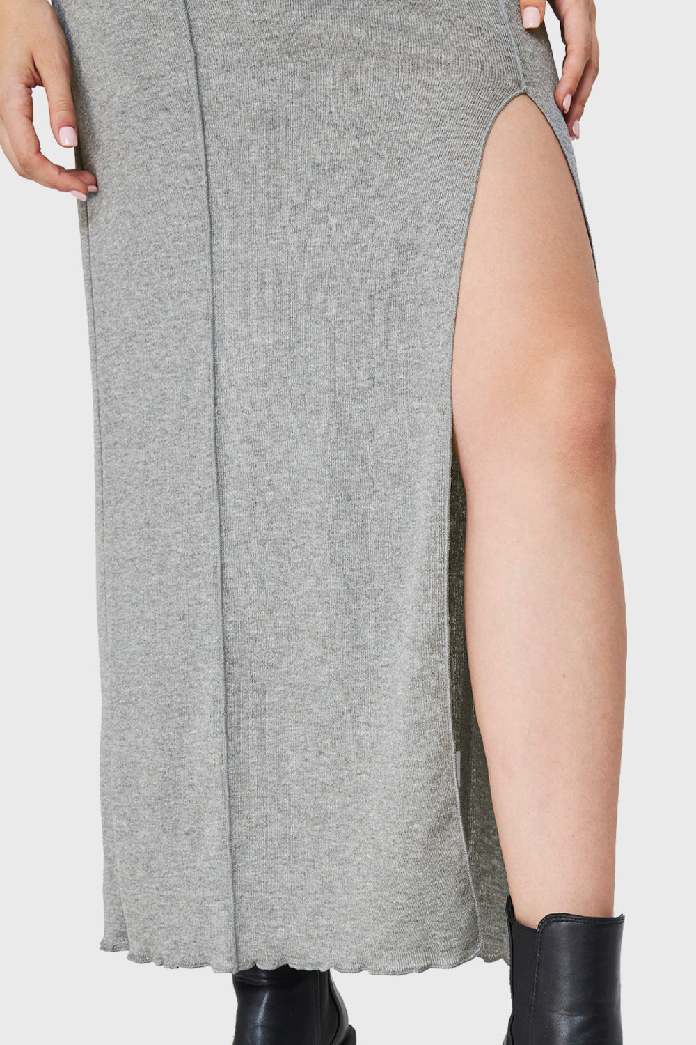 Maxi Vestido Tajo y Costuras Gris