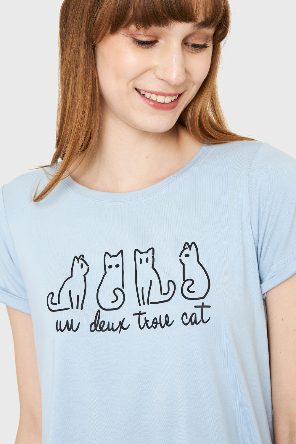 Polera Estampado Gatos Celeste