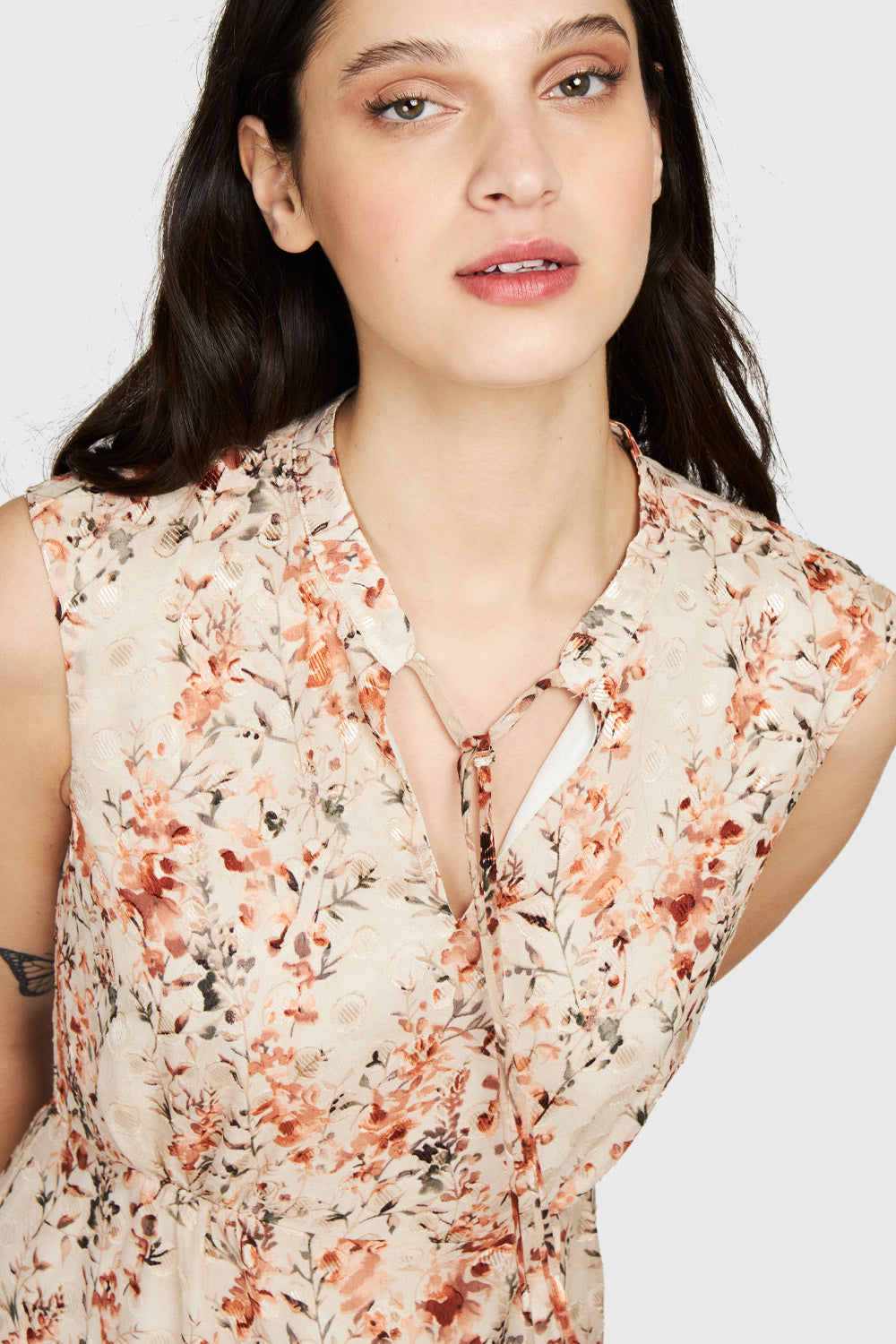 Vestido Floral Cuello Mao Beige