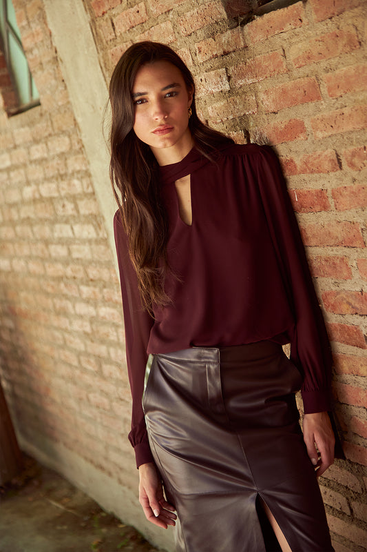 Blusa Manga Larga con Corbatín Burdeo