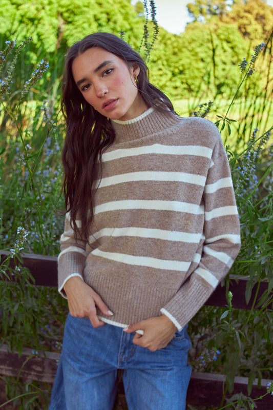Sweater Cuello Alto Rayas Horizontales Khaki