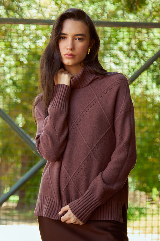 Sweater Cuello Alto Rombos Café