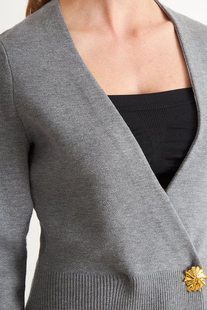 Cárdigan Cruzado con Botón Gris