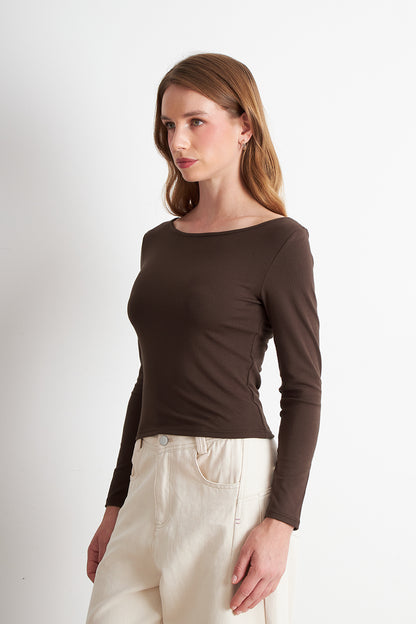 Polera Manga Larga Cuello Bote Café