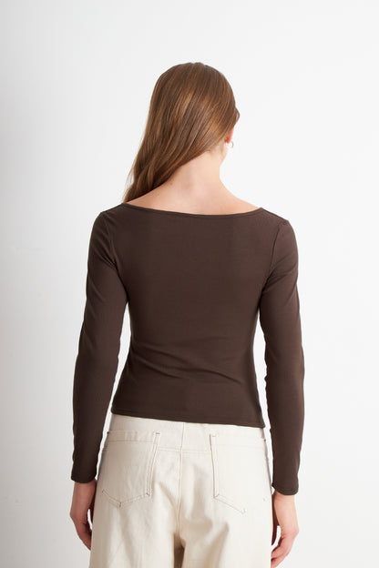 Polera Manga Larga Cuello Bote Café