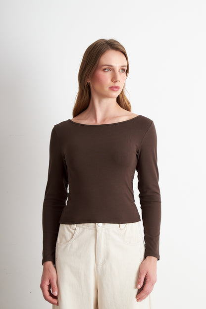 Polera Manga Larga Cuello Bote Café