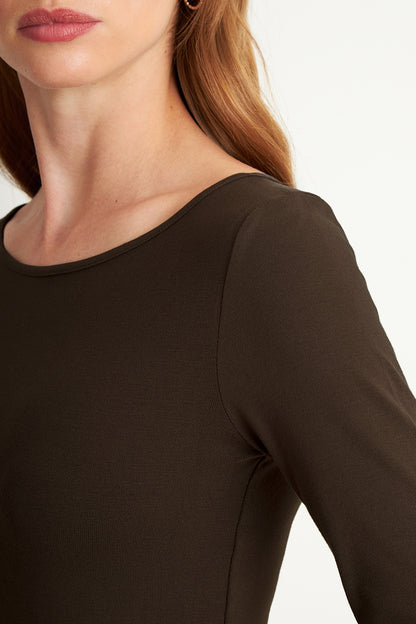 Polera Manga Larga Cuello Bote Café