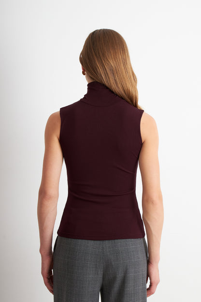 Polera Malla Cuello Alto Burdeo