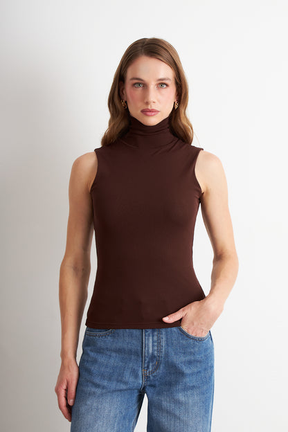 Polera Malla Cuello Alto Café