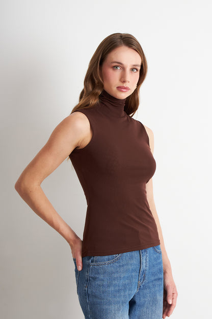 Polera Malla Cuello Alto Café