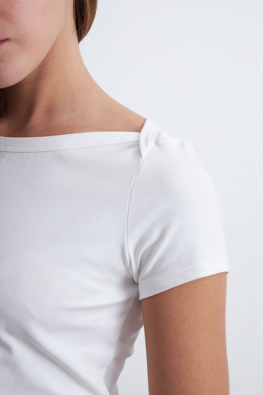 Polera Manga Corta Cuello Bote Blanco