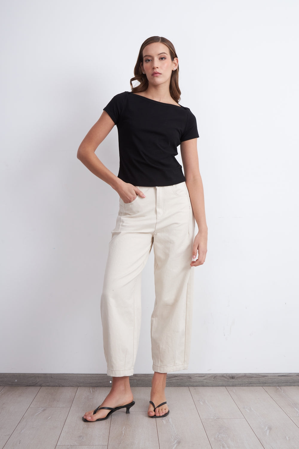 Polera Manga Corta Cuello Bote Negro