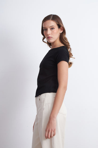Polera Manga Corta Cuello Bote Negro