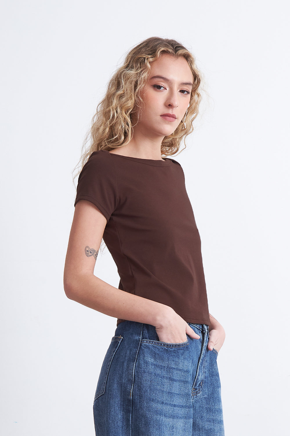 Polera Manga Corta Cuello Bote Café