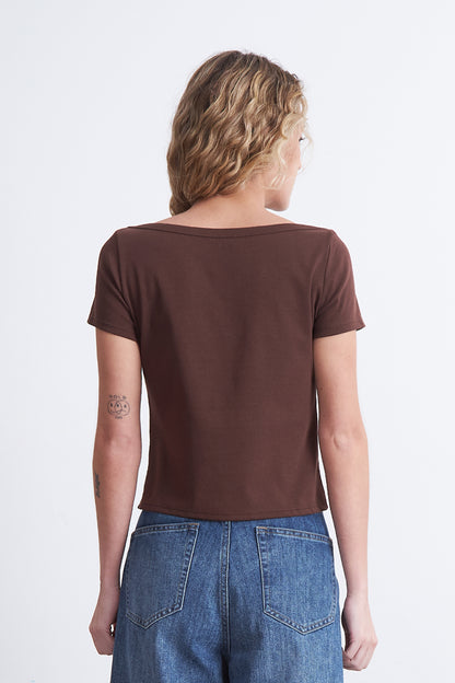 Polera Manga Corta Cuello Bote Café