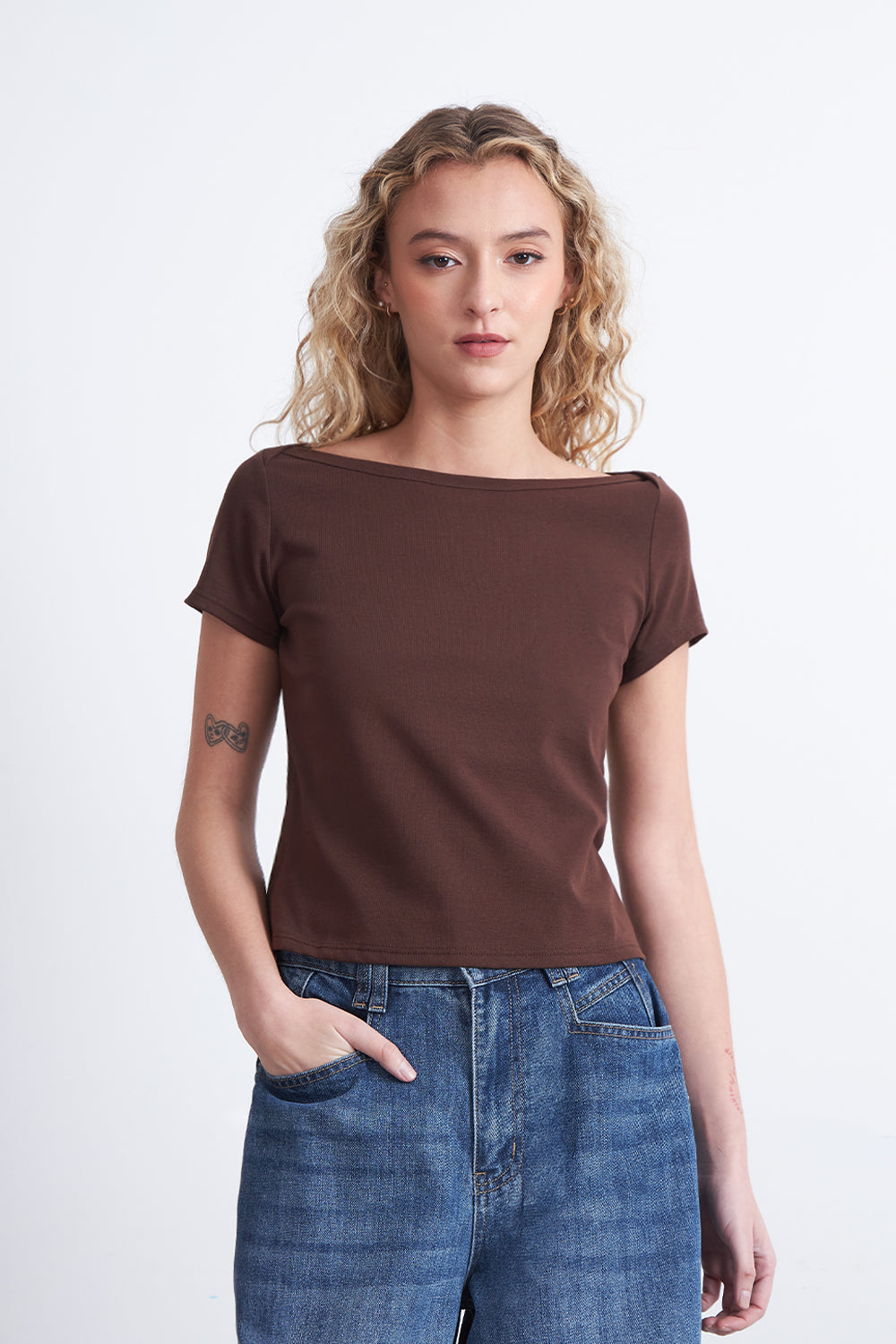 Polera Manga Corta Cuello Bote Café