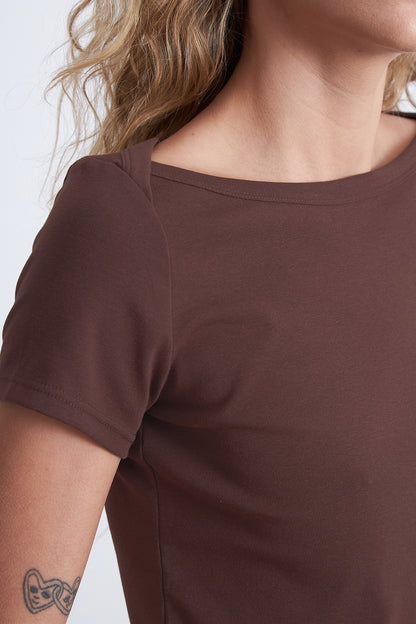 Polera Manga Corta Cuello Bote Café
