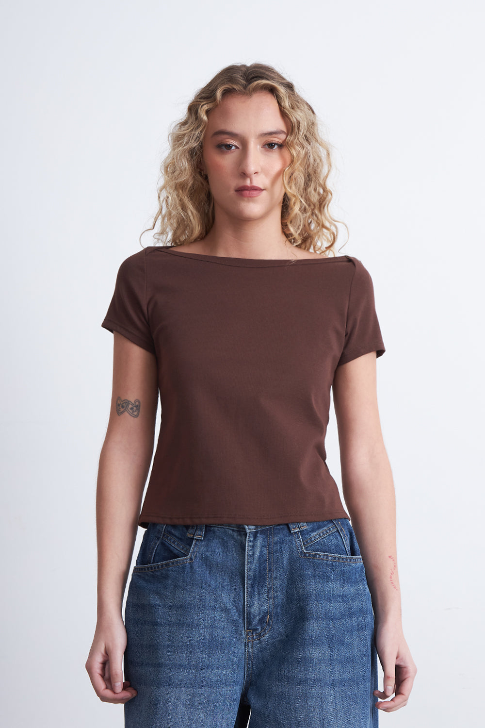 Polera Manga Corta Cuello Bote Café