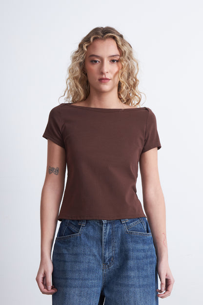 Polera Manga Corta Cuello Bote Café
