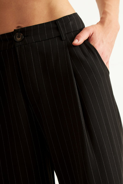 Pantalón de Pierna Recta Raya Diplomática Negro