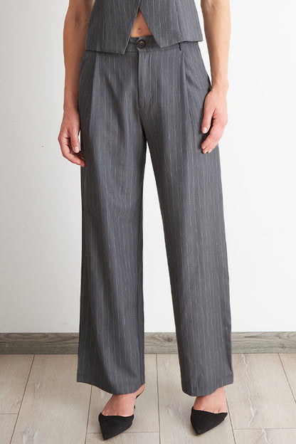 Pantalón de Pierna Recta Raya Diplomática Gris