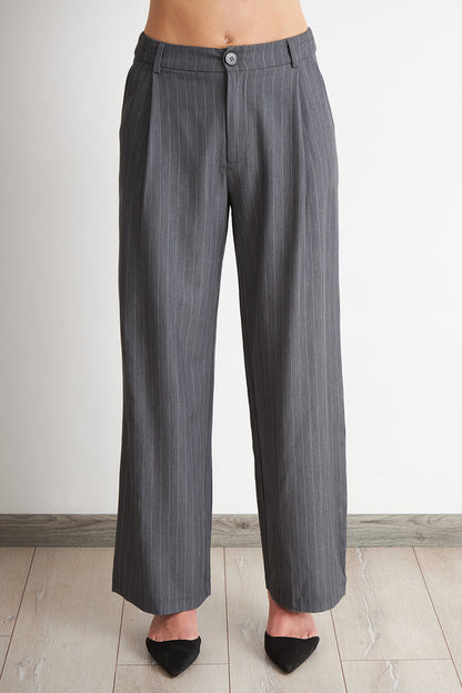 Pantalón de Pierna Recta Raya Diplomática Gris