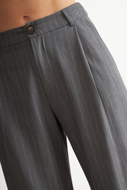 Pantalón de Pierna Recta Raya Diplomática Gris