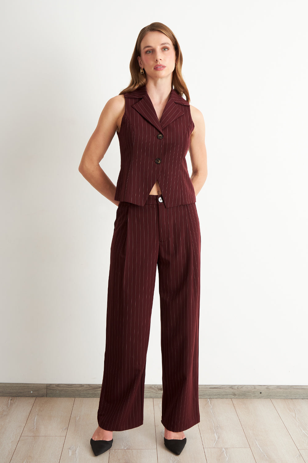 Pantalón de Pierna Recta Raya Diplomática Burdeo