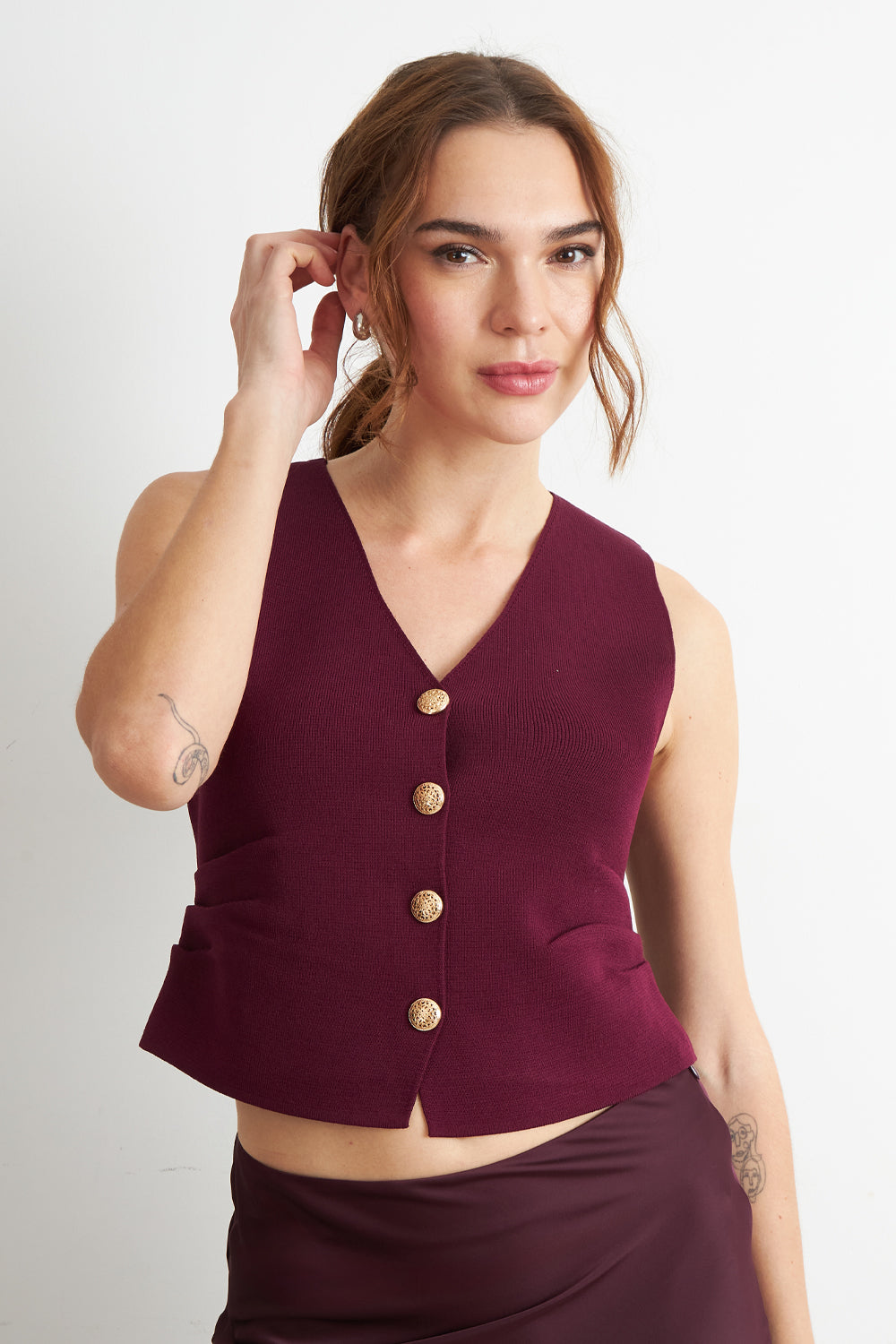 Gilet con Drapeado Lateral Burdeo