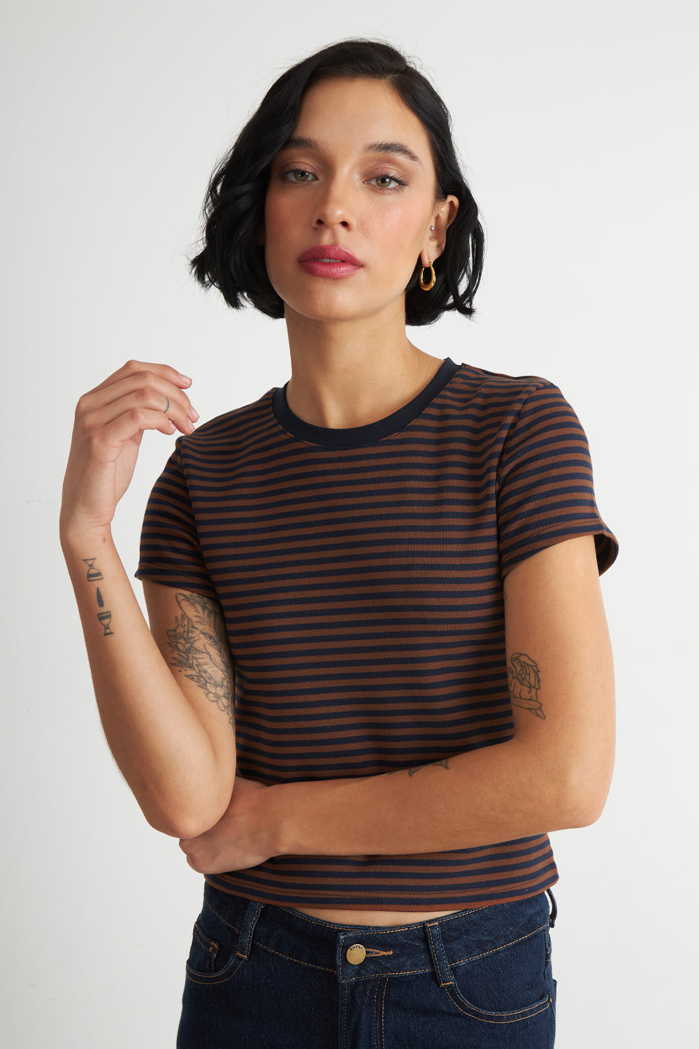 Polera Básica Cuello Redondo Líneas Café