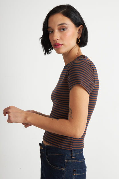 Polera Básica Cuello Redondo Líneas Café