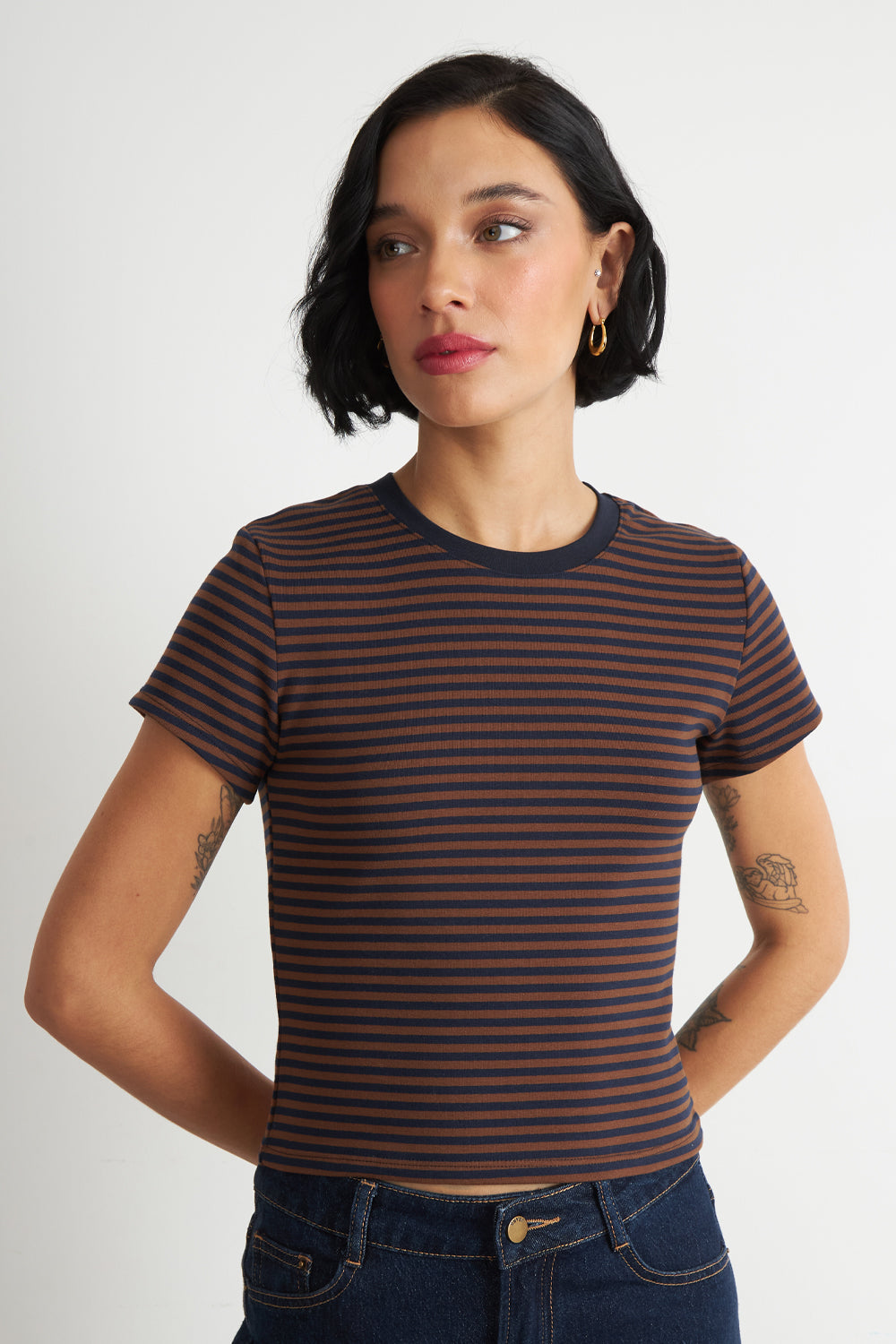 Polera Básica Cuello Redondo Líneas Café