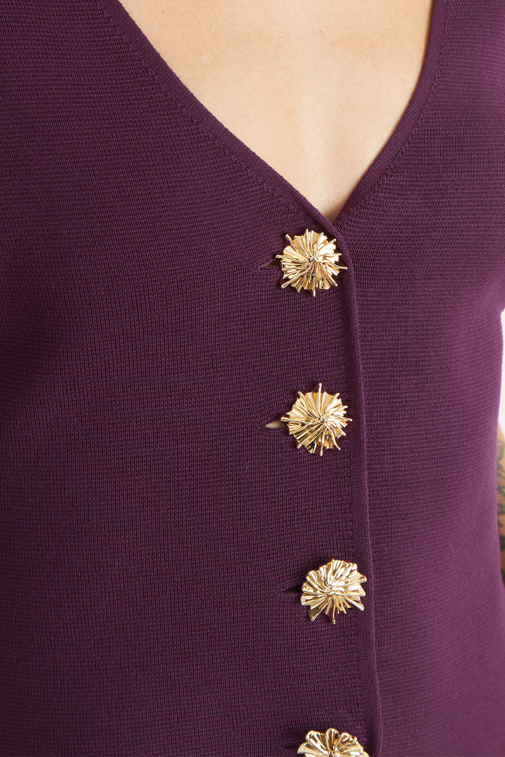 Polera Hilo Cuello V Botones Morado